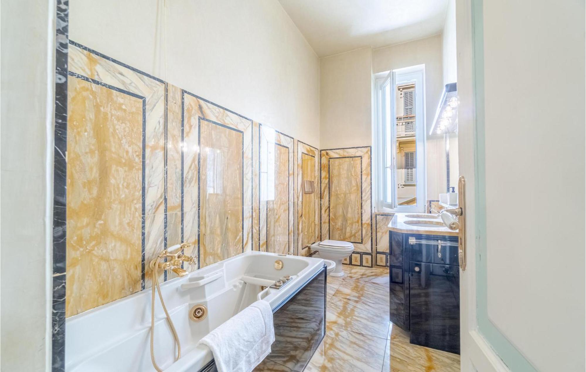 Appartamento Beautiful In With Kitchen Genova